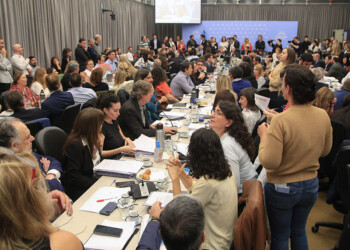 Diputados discuten en plenario de comisiones la Ley Bases