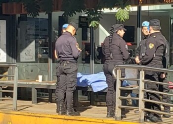 Hombre falleció mientras esperaba el colectivo en el microcentro posadeño