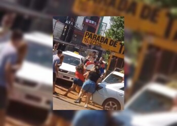 Mujeres protagonizaron una violenta pelea en la fila del puente Posadas-Encarnación