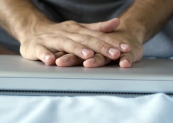 Alumna de 10 años sorprendió a su profesor mirando pornografía en el aula