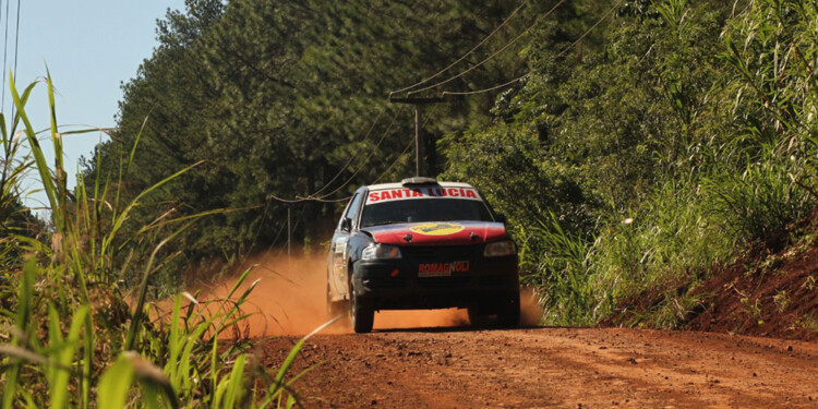 CON PAYÉ. Romagnoli y Bloch volaron en el VW Gol y se llevaron el triunfo. (Foto Prensa AMPyNaR).