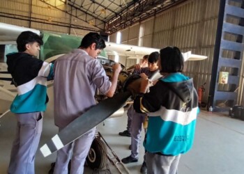 Profesor y alumnos de un colegio posadeño encaran un ambicioso proyecto para construir un avión