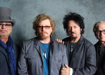 Toto vuelve a Argentina