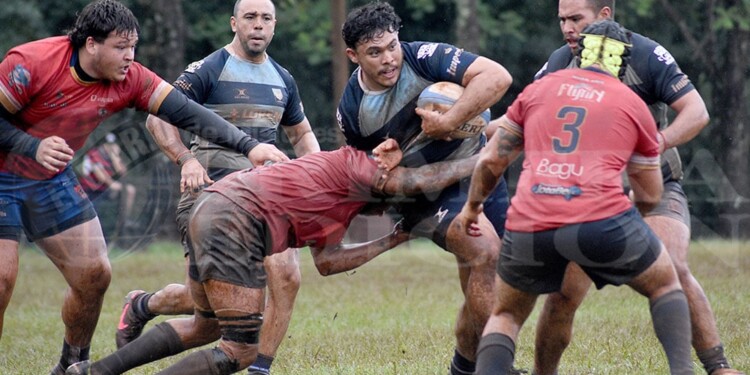 CON TODO. Los forwards de CAPRI tacklearon todo ayer, pero no pudieron ante un pack rival de mayor oficio.