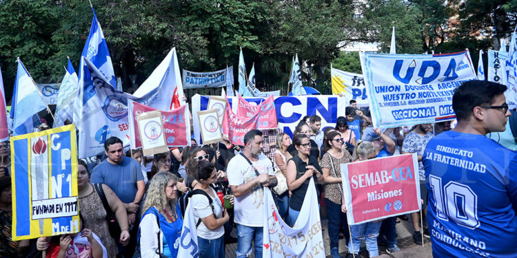 ALGUNOS A LA PLAZA. Como el 1º de Mayo último algunas facciones sindicales llevarán adelante una asamblea en la 9 de Julio.
