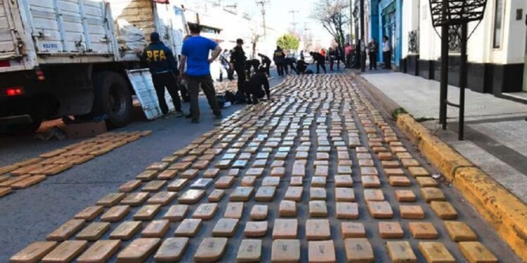 REPERCUSIÓN. El cargamento de droga, oculto entre yerba mate, salió desde Oberá y tenía como destino la provincia de Córdoba. Fue interceptado e incautado en un pueblo de Entre Ríos.