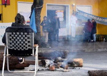 Pasó a cuarto intermedio la mesa técnica de trabajadores de Salud: seguirán de acampe
