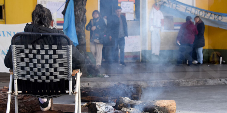 El acampe "se levantará solamente cuando se hayan obtenido compromisos firmados por las autoridades pertinentes"