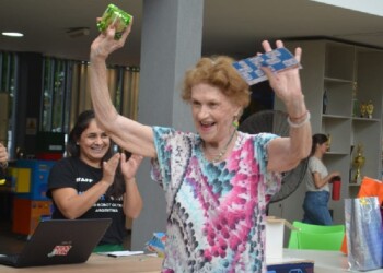El primer Bingo Robótico contó con la presencia de más de medio centenar de adultos mayores