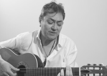 El músico Claudio Bustos presenta su nuevo disco “Anda, como agua en el río”