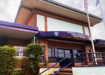 Asaltantes esposaron a una menor para robarle