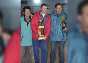 Luis Domínguez, dueño de la copa “Cacho” Pérez