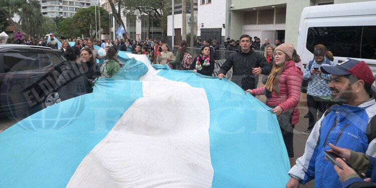 Este miércoles se movilizaron hacia la Legislatura para reunirse con los diputados de la comisión de Educación, pero no los recibieron.