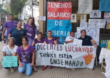 Posadas: docente en huelga de hambre tuvo una aparente crisis nerviosa y debió ser atendida