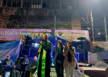 El Padre Fabián Szyszkowski llamó a los policías y docentes a seguir unidos