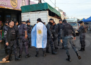Integrantes del GIR también se sumaron a la protesta policial en Posadas