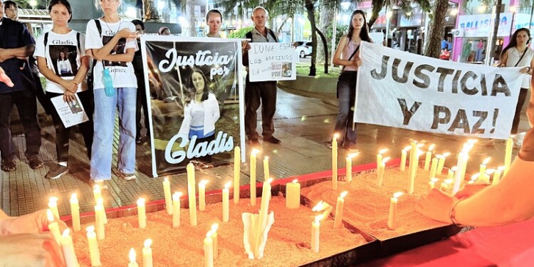 PROTESTA VIGENTE. Familiares y allegados a la comerciante asesinada hace dos años sostienen el reclamo de justicia en Oberá.