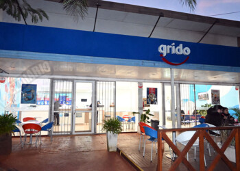 Video: en banda asaltaron una heladería sobre la ex 213 en pleno mediodía y quedaron capturados por las cámaras