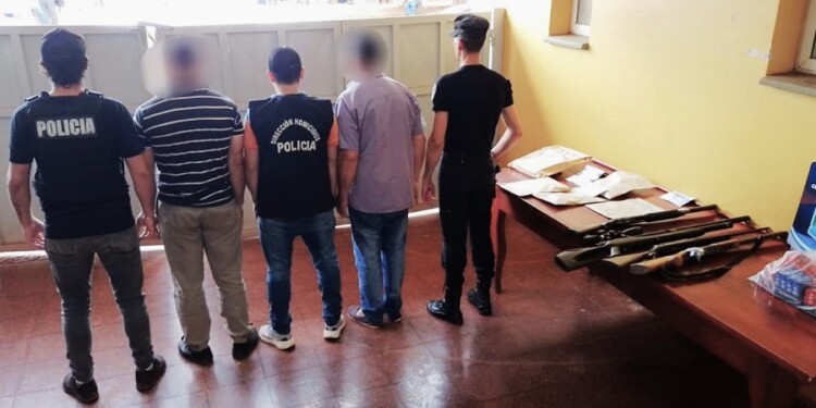 SOSPECHOSOS. El dueño de la chacra y un trabajador fueron detenidos un día después del hecho en la propiedad donde asesinaron a Goncalves.