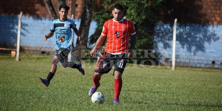 APORTE. Daniel Encina hizo uno de los goles del Globo montecarlense.