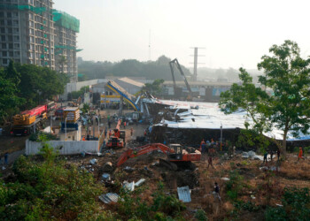 Al menos 14 muertos y 70 heridos tras derrumbarse un cartel gigante en la India