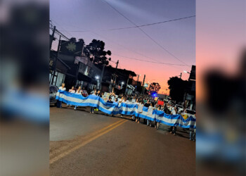 Multitudinaria marcha docente colmó las calles en Jardín América