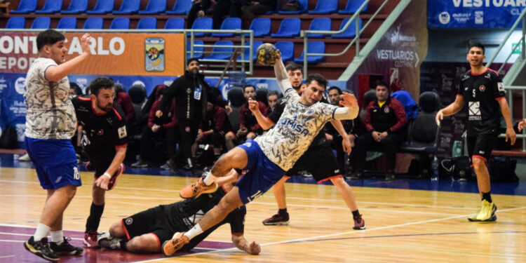 A VOLAR. Somisa empató ayer con San Luis. Ambos lideraban la Zona C. (Gentileza G.Pacheco/Prensa CAH).