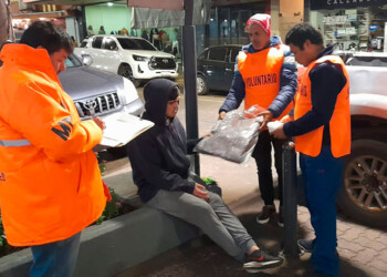 Con alrededor de 50 raciones de comida distribuidas, comenzó anoche el Operativo en Red