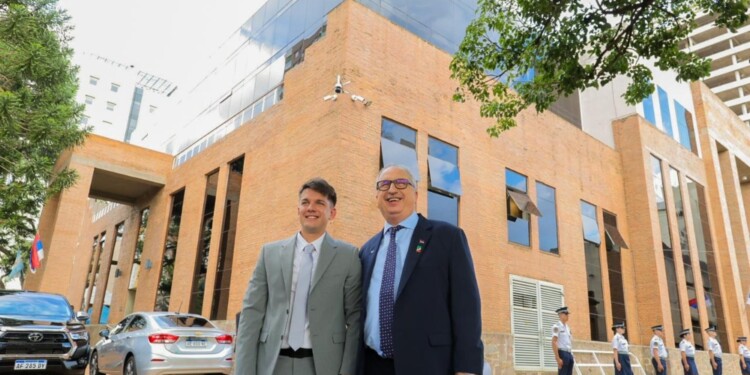 NUEVO COMIENZO. El gobernador Passalacqua encabezó un nuevo acto de apertura de sesiones, esta vez acompañado por el joven vicegobernador, Lucas Romero Spinelli.