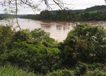 Río Uruguay en crecida: el agua sobrepasó los 15 metros y hay más familias evacuadas en El Soberbio