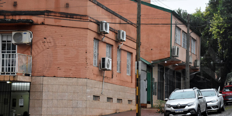 SENTENCIA. La sala de audiencias del Tribunal Penal de Oberá, en calle Bolivia casi en su intersección con Maipú.