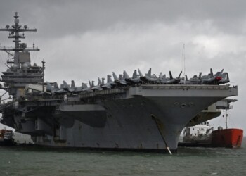Argentina recibe a uno de los portaaviones nucleares más imponentes