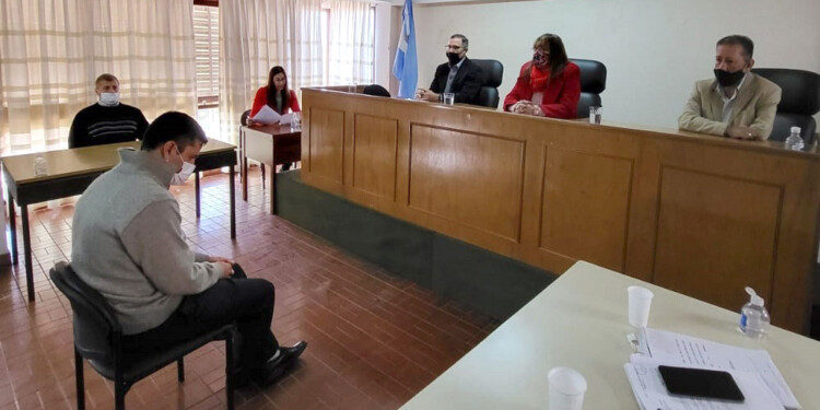 ANTE EL TRIBUNAL. El acusado durante el debate insistió en “pedir disculpas a la familia de la víctima y dijo estar arrepentido de lo que hizo”.