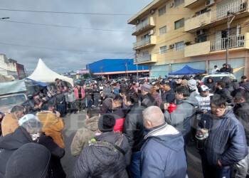 Acampe policial: “La gente no se va a ir de acá si no tiene algo concreto firmado en un acta de acuerdo”