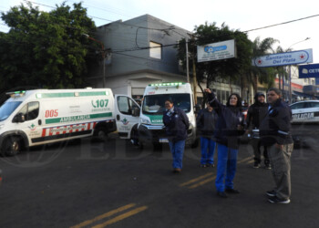 Trabajadores de salud se sumaron con ambulancias al reclamo salarial en Posadas