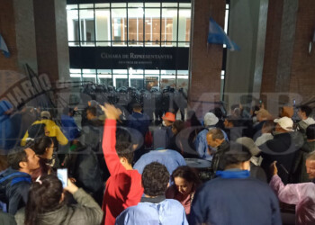 Legislatura misionera: repudio oficialista a la protesta policial y pedido opositor de interpelación a funcionarios