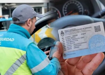 El Gobierno anunció cambios: qué pasará con la cédula verde y la azul