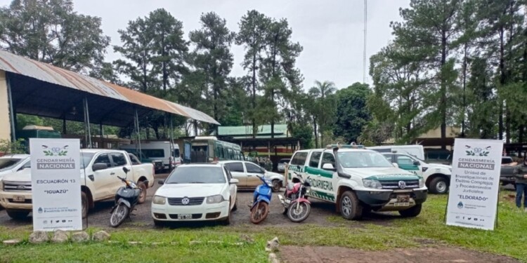 “ACEITADA” ORGANIZACIÓN. La caída de la banda permitió hacer doce allanamientos en Iguazú, concretando la detención de once personas, entre ellas tres mujeres, todas integrantes del mismo clan familiar.