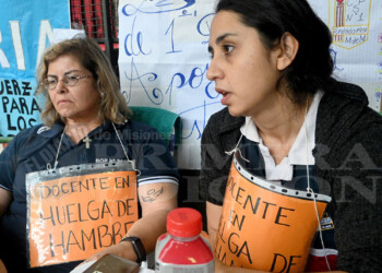 Docentes se rebelan a seguir con un sueldo inicial que cubre solo el 30% de la canasta