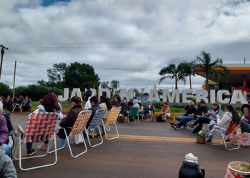 Aranda trató de justificar el salario de los docentes misioneros