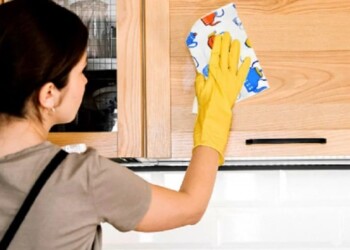 Empleadas domésticas: cómo impacta en sus haberes el incremento del salario mínimo, vital y móvil