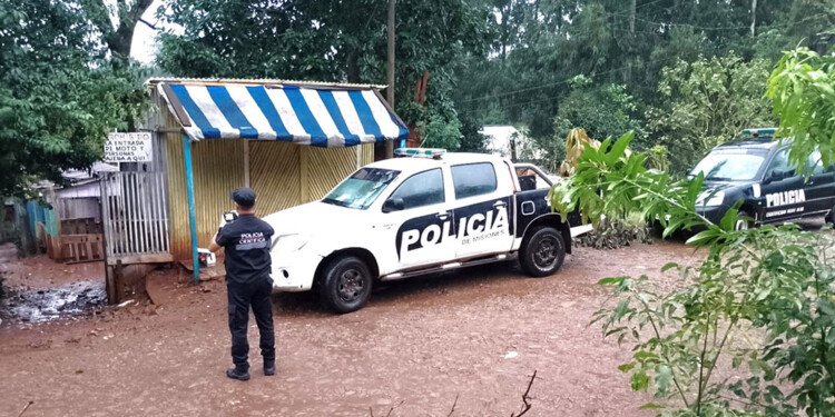 OPERATIVO. La policía buscaba al padre de la víctima, porque no se descarta que fue quien lo golpeó mortalmente.