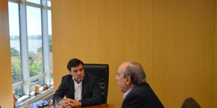 GOBERNABILIDAD. El encuentro entre el conductor político de la renovación, Carlos Rovira, y Guillermo Francos.