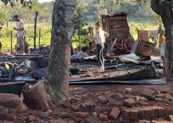 Una familia se quedó con lo puesto tras incendiarse su vivienda