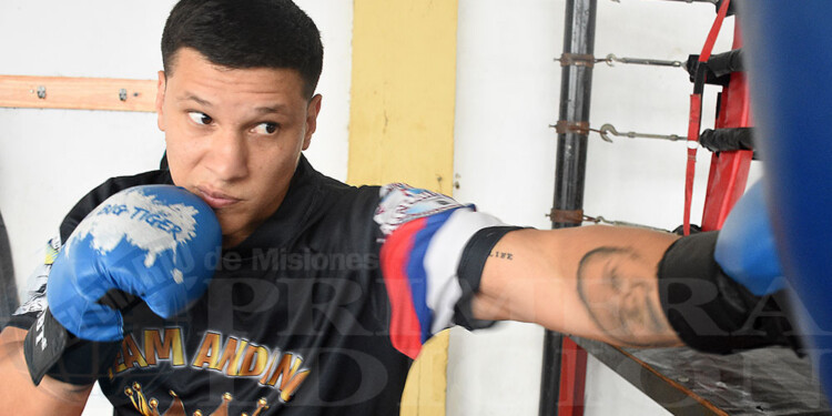 RECTA FINAL. Guille Andino afina detalles para el combate que se realizará dentro de siete días en Posadas.