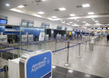 El paro se hace sentir fuerte en el sector aéreo