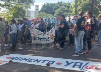 Posadas: docentes evalúan instalar la “carpa blanca” frente al Colegio Martín de Moussy