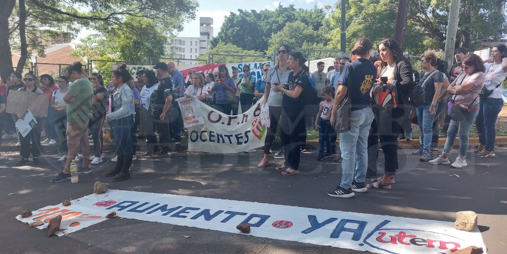 Posadas: docentes evalúan instalar la “carpa blanca” frente al Colegio Martín de Moussy