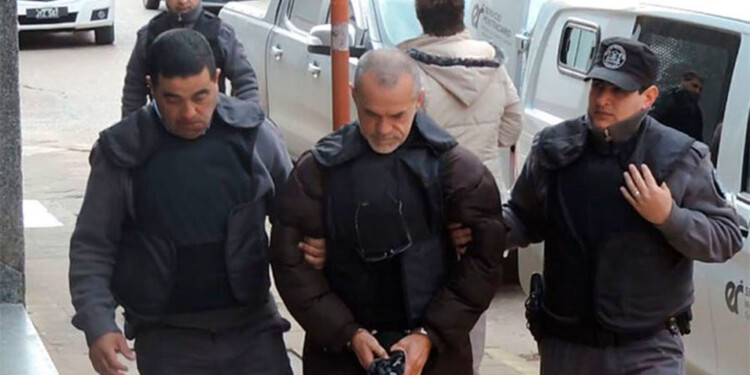 SU ÚLTIMO “ALOJAMIENTO”. “Pity” Arrúa cuando era trasladado a la cárcel de Marcos Paz (de máxima seguridad).