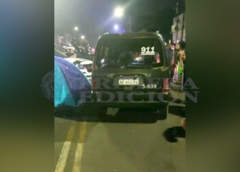 A mano armada robaron camioneta de la Policía Científica para llevarla a la protesta policial
